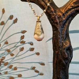 NWOT pretty handcrafted necklace